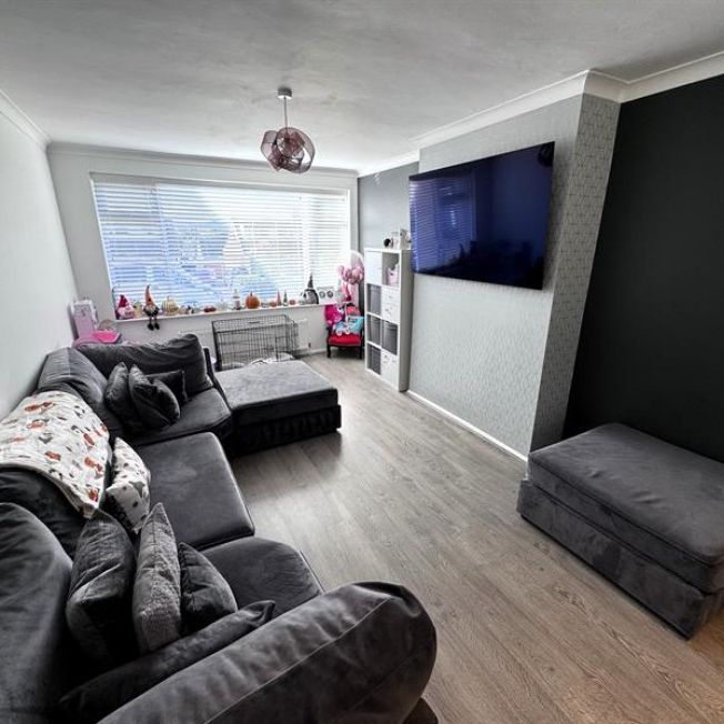 4 Bedroom Semi Detached To Let - Photo 1