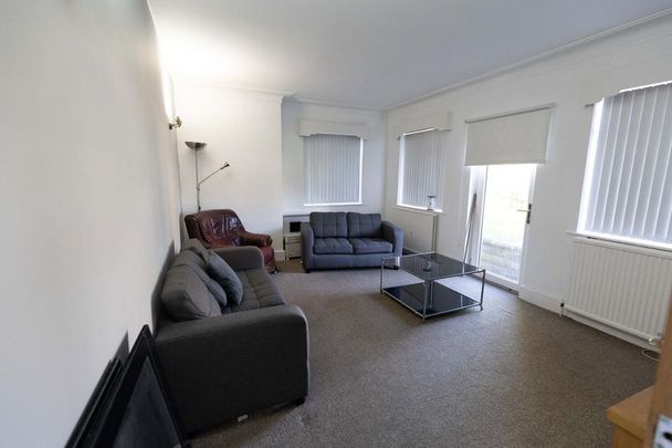 6 bedroom house to rent - Photo 1