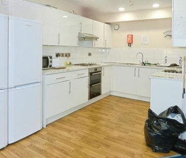 1 bedroom in a house share to rent - Photo 4