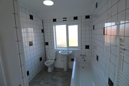 2 bedroom House To Let - Photo 5