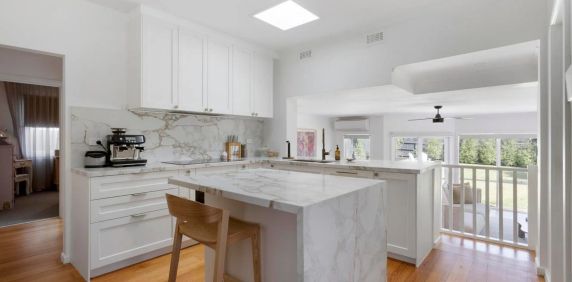 Sunlit Brighton East Abode with Deep Garden & Bayside Charm! - Photo 2