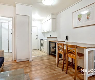 STUDIO GEM IN THE HEART OF LYGON STREET - FURNISHED - Photo 3