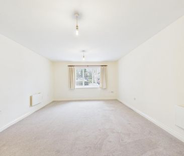 2 bedroom Flat To Let - Photo 2