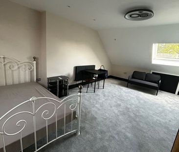 Room in a Shared House, Stafford Road, SM6 - Photo 1