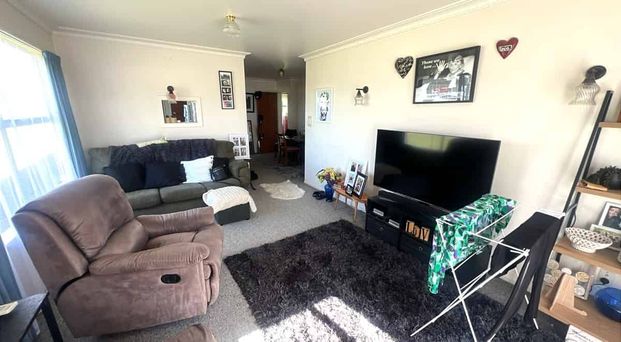 Great Central Location! - Photo 1