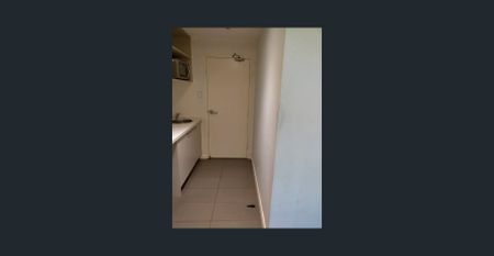 One Bedroom +Secure Parking - Photo 2