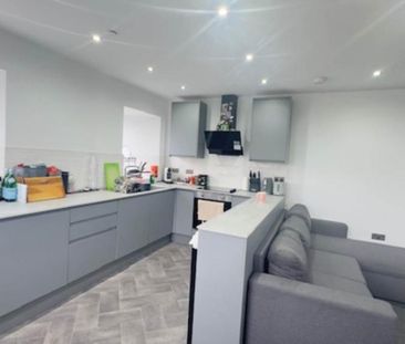 3 bedroom apartment to rent - Photo 4