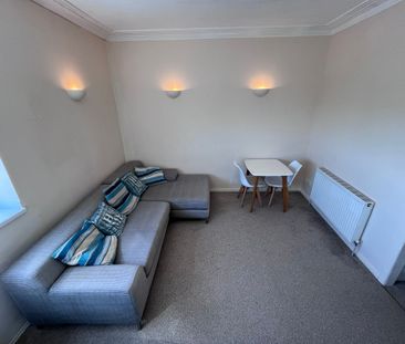 First Floor Flat, Oystermouth Road, Swansea SA1 3UJ - Photo 6