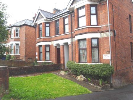 Priory Avenue, High Wycombe - Photo 2