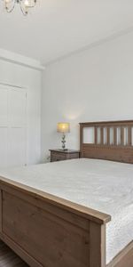 1 bedroom flat in Kensington High Street - Photo 4