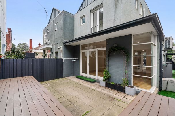 33B Park Street, St Kilda West. - Photo 1