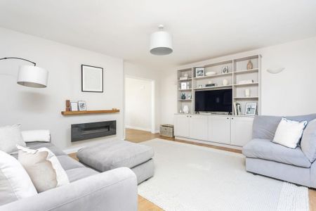 4 bedroom semi-detached house to rent - Photo 2