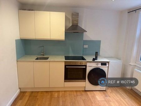 Studio to rent - Photo 5