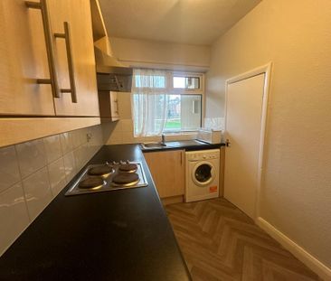 3 bedroom flat to rent - Photo 4