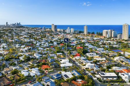 9 Eagle Avenue, Burleigh Waters QLD 4220 - House For Rent | Domain - Photo 5