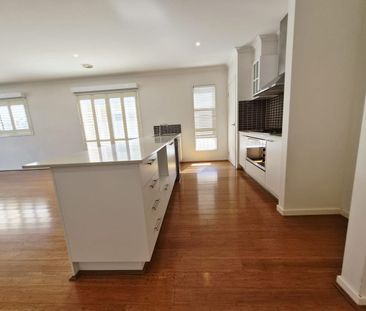 A calm and private court-side lifestyle - Photo 6