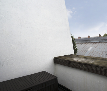 2 bedroom flat with balcony TO LET in prime Maida Vale - Photo 3