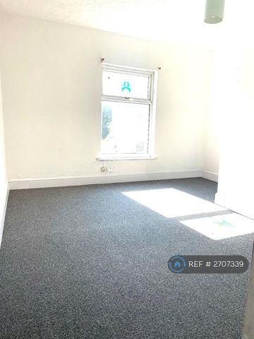 4 bedroom terraced house to rent - Photo 2