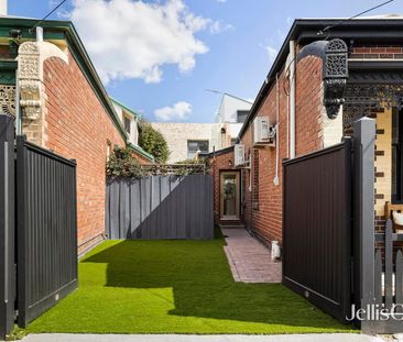 Wide-frontage residence in coveted garden setting - Photo 3