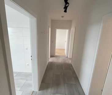 Erstbezug nach Renovierung - Helle 3-Zimmer-Wohnung mit Balkon in - Photo 1