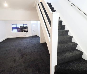 2 bedroom end of terrace house to rent - Photo 2