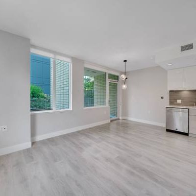 AC 1 Bed & Den CORNER Unit with Large PATIO - River District - Photo 4