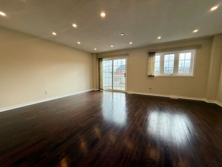 For Lease - 1665 Avonmore Square, Pickering, Ontario - Photo 2