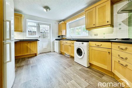 Lowry Close, College Town, Sandhurst, GU47 - Photo 3