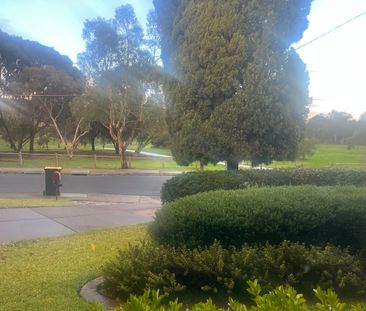 Coburg North - Photo 6