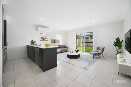 Recently Renovated 4-Bedroom Duplex Homes for Rent – Modern Living in Coomera - Photo 4
