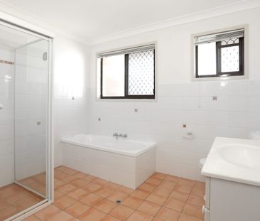 Exceptional 3 Bedroom Duplex Off Bundall Road - Photo 6