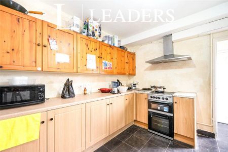 4 bedroom terraced house to rent - Photo 3