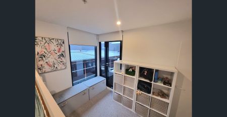 First floor 2 Bedroom Apartment, just moments to shops and local amenities - Photo 2