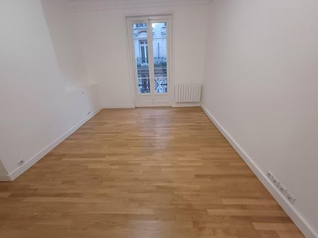 location Appartement F5 DE 149.7m² À PARIS - Photo 4