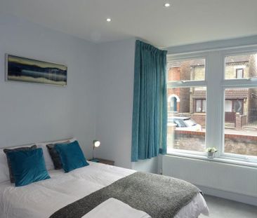 1 bedroom in a house share to rent - Photo 2