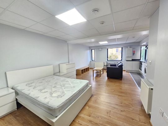 London Road, Southampton - Photo 1