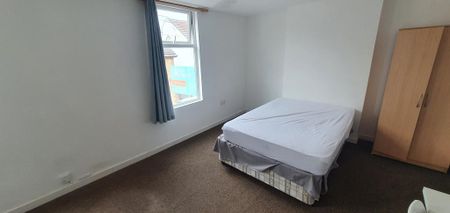 5 bedroom terraced house to rent - Photo 5