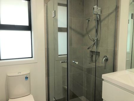 Exquisite, near new, three-bedroom residence your new home. - Photo 4