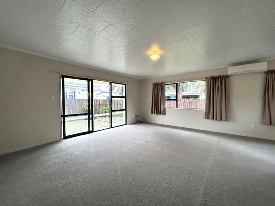 Three Bedroom Sunny Family Home - Photo 1