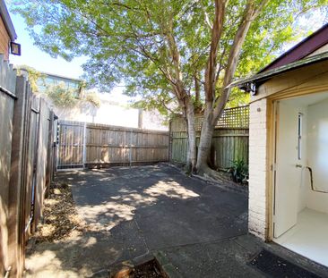 Great Terrace in a beautiful tree lined street - Photo 6