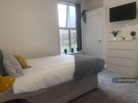 1 bedroom in a house share to rent - Photo 5