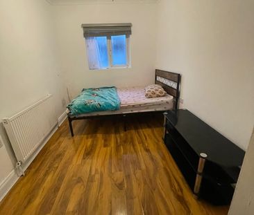 Room in a Shared House, Thorold Road, IG1 - Photo 1