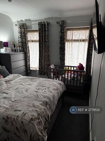 3 bedroom terraced house to rent - Photo 3