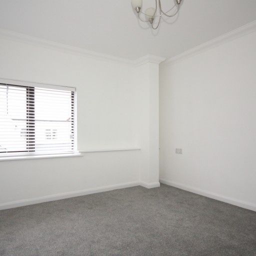 Walton Road, Woking - Photo 1