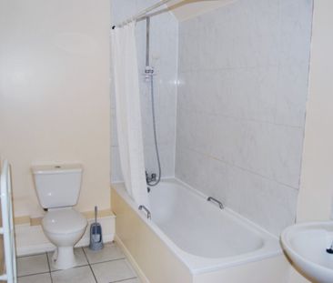 1 bed Apartment - To Let - Photo 2