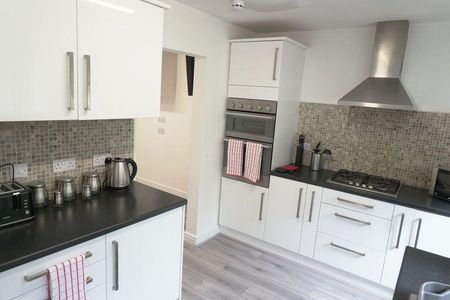 1 bedroom in a house share to rent - Photo 4