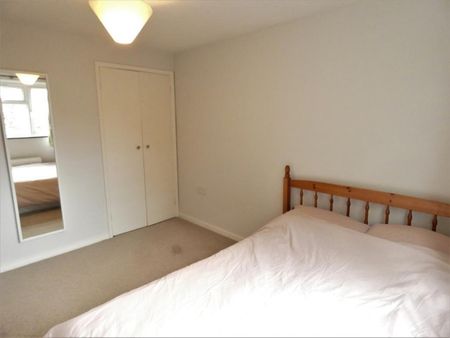 2 bedroom Flat To Let - Photo 5