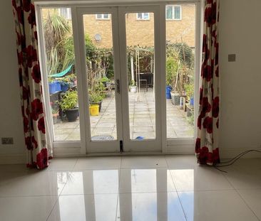 3 Bed Terraced House, Sarum Terrace, E3 - Photo 1