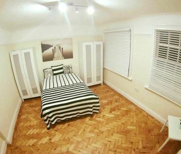 Room in a Shared Flat, Temple Fortune Mansions, NW11 - Photo 1