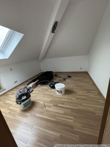 Schöne helle DG Wohnung mit Loggia - Photo 4